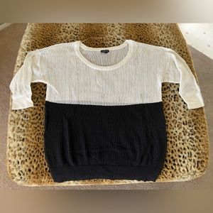 Torrid 3/4 sleeve black & white sweater